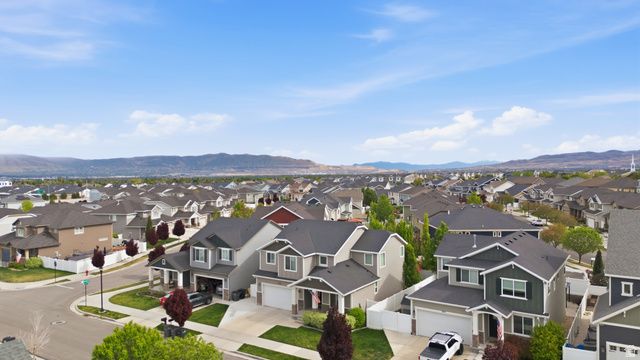 3763 W GRASSY MEADOW DR, South Jordan, UT 84009