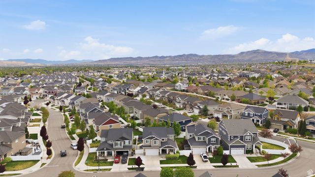 3763 W GRASSY MEADOW DR, South Jordan, UT 84009