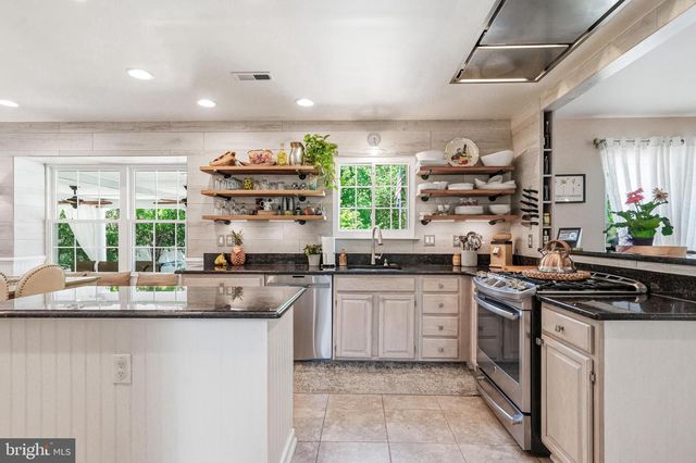 3 CAVESON TRL, Sewell, NJ 08080