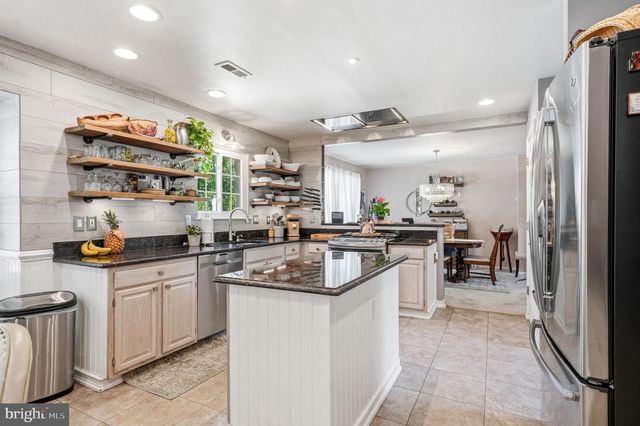3 CAVESON TRL, Sewell, NJ 08080