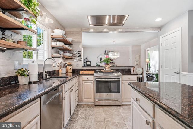 3 CAVESON TRL, Sewell, NJ 08080