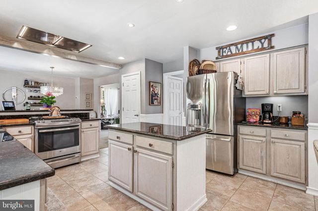 3 CAVESON TRL, Sewell, NJ 08080