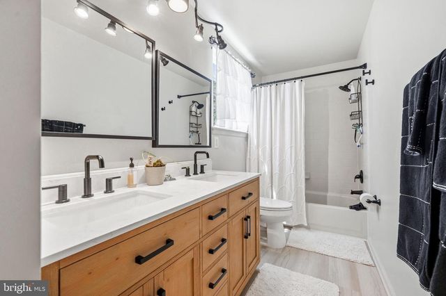 3 CAVESON TRL, Sewell, NJ 08080