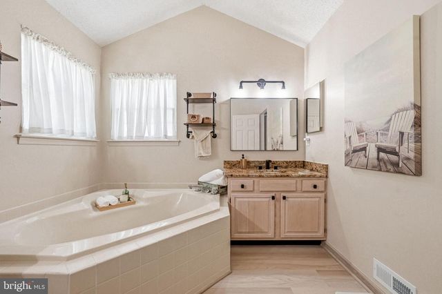 3 CAVESON TRL, Sewell, NJ 08080