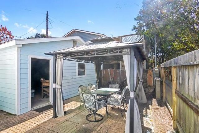 2417 Avenue M, Galveston, TX 77550