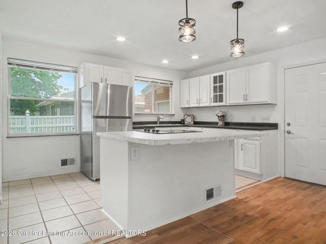 2100 Bruce Avenue, Lansing, MI 48915