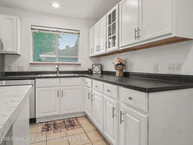 2100 Bruce Avenue, Lansing, MI 48915