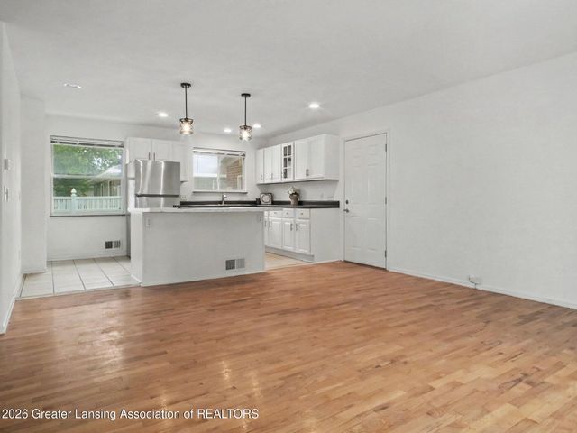2100 Bruce Avenue, Lansing, MI 48915