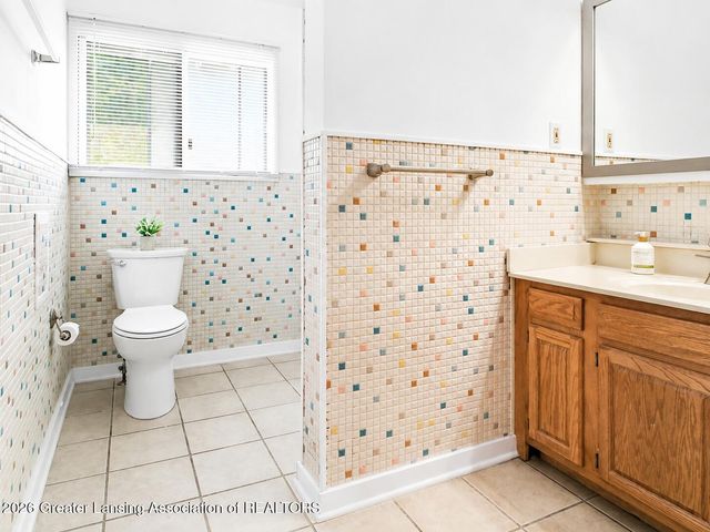 2100 Bruce Avenue, Lansing, MI 48915