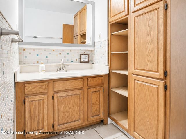 2100 Bruce Avenue, Lansing, MI 48915