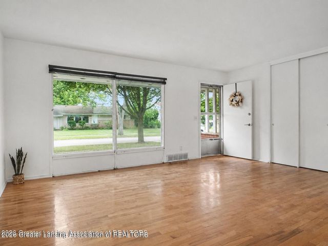 2100 Bruce Avenue, Lansing, MI 48915