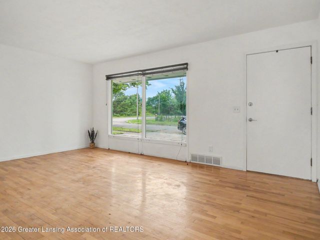 2100 Bruce Avenue, Lansing, MI 48915