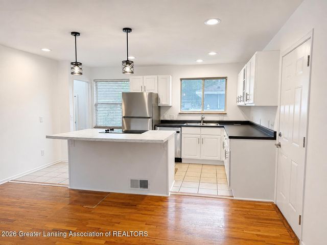 2100 Bruce Avenue, Lansing, MI 48915