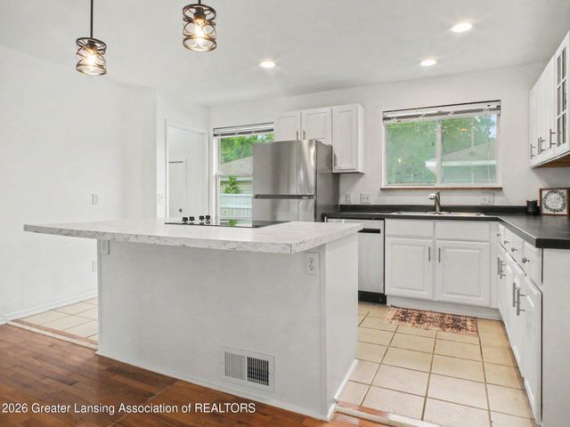 2100 Bruce Avenue, Lansing, MI 48915