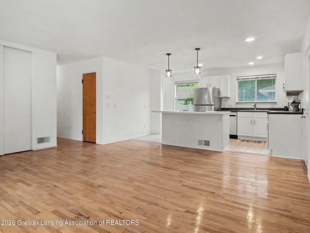 2100 Bruce Avenue, Lansing, MI 48915