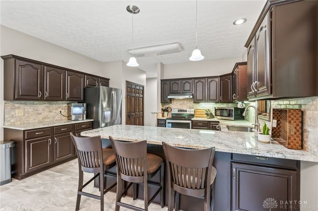2335 Blackoak Drive, Troy, OH 45373