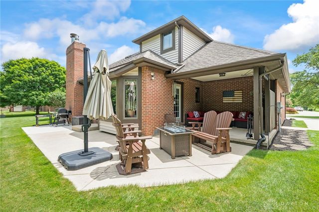 2335 Blackoak Drive, Troy, OH 45373