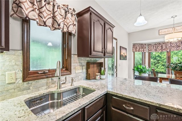 2335 Blackoak Drive, Troy, OH 45373
