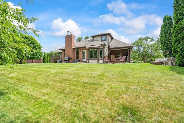 2335 Blackoak Drive, Troy, OH 45373