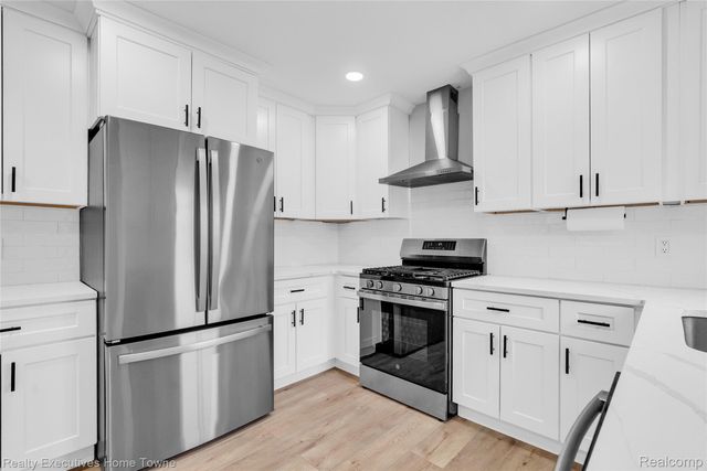 32547 Birkshire Street, St. Clair Shores, MI 48082