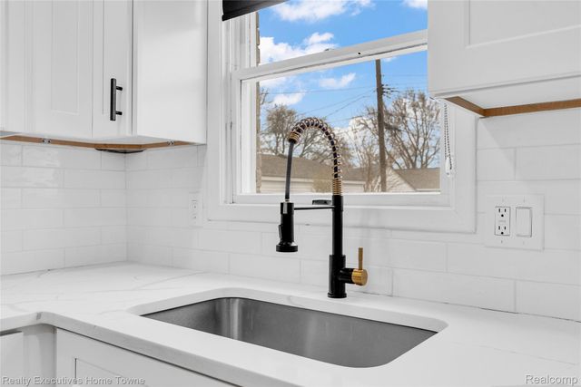 32547 Birkshire Street, St. Clair Shores, MI 48082