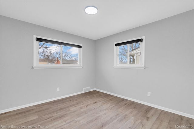 32547 Birkshire Street, St. Clair Shores, MI 48082