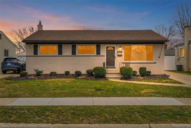 32547 Birkshire Street, St. Clair Shores, MI 48082