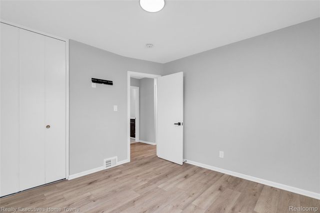 32547 Birkshire Street, St. Clair Shores, MI 48082