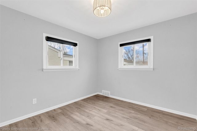 32547 Birkshire Street, St. Clair Shores, MI 48082