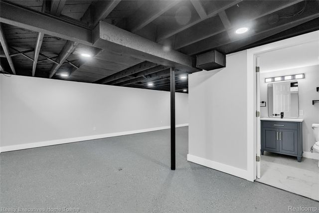 32547 Birkshire Street, St. Clair Shores, MI 48082