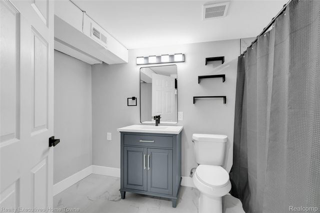 32547 Birkshire Street, St. Clair Shores, MI 48082