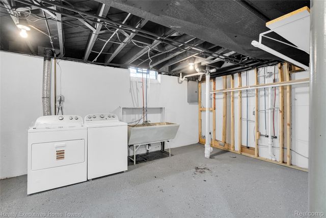 32547 Birkshire Street, St. Clair Shores, MI 48082