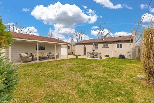 32547 Birkshire Street, St. Clair Shores, MI 48082