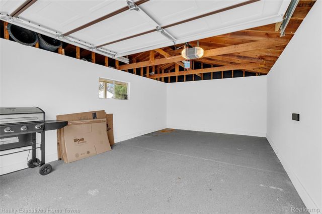 32547 Birkshire Street, St. Clair Shores, MI 48082