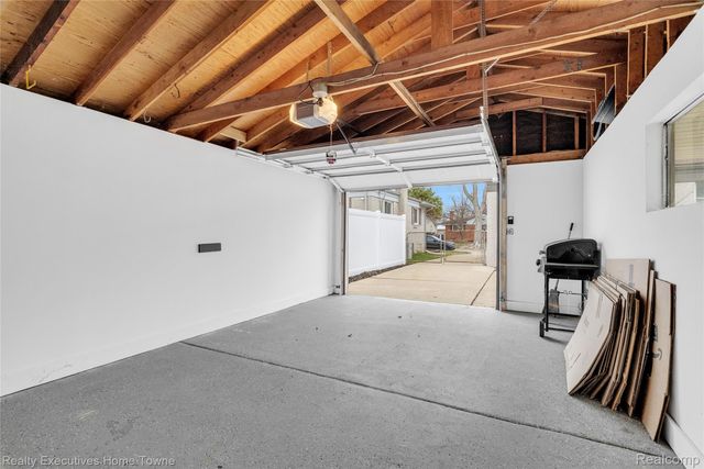 32547 Birkshire Street, St. Clair Shores, MI 48082