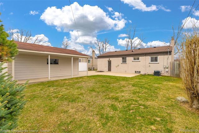 32547 Birkshire Street, St. Clair Shores, MI 48082