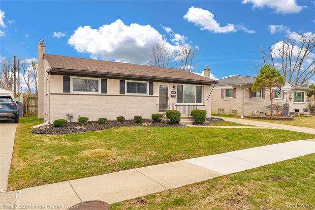 32547 Birkshire Street, St. Clair Shores, MI 48082