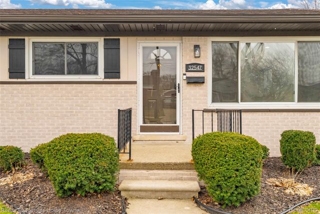 32547 Birkshire Street, St. Clair Shores, MI 48082