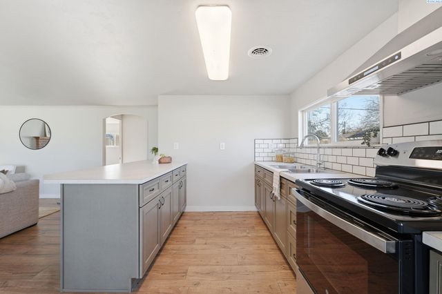 1103 Potter Ave, Richland, WA 99354