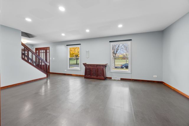 1567 California Street, Elk Grove Village, IL 60007