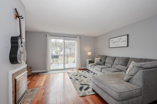 123 Fox Hollow Drive, Hudson, NH 03051