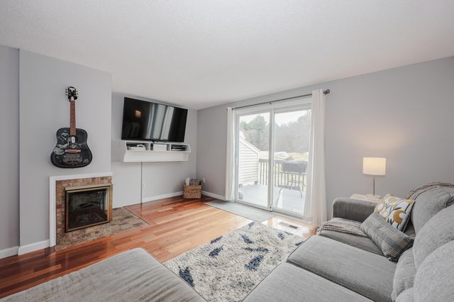 123 Fox Hollow Drive, Hudson, NH 03051