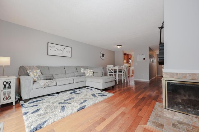 123 Fox Hollow Drive, Hudson, NH 03051