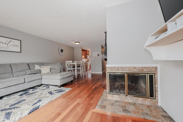 123 Fox Hollow Drive, Hudson, NH 03051