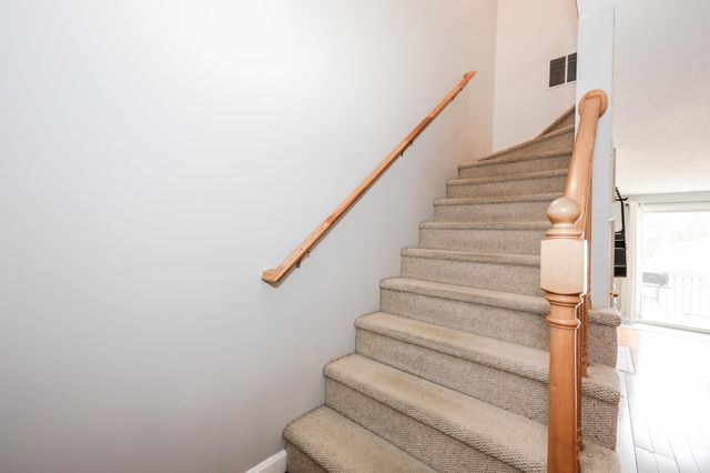 123 Fox Hollow Drive, Hudson, NH 03051