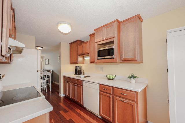 123 Fox Hollow Drive, Hudson, NH 03051