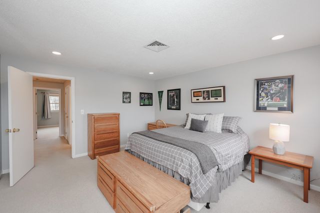 123 Fox Hollow Drive, Hudson, NH 03051