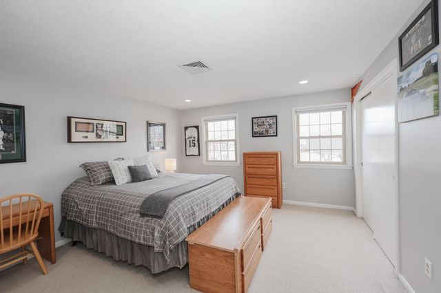 123 Fox Hollow Drive, Hudson, NH 03051