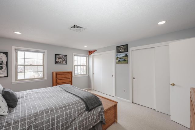 123 Fox Hollow Drive, Hudson, NH 03051