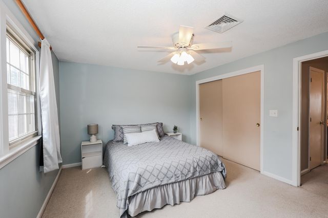 123 Fox Hollow Drive, Hudson, NH 03051